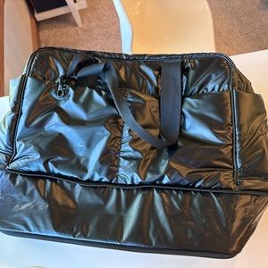 Beis The Expandable Puff Duffle in black